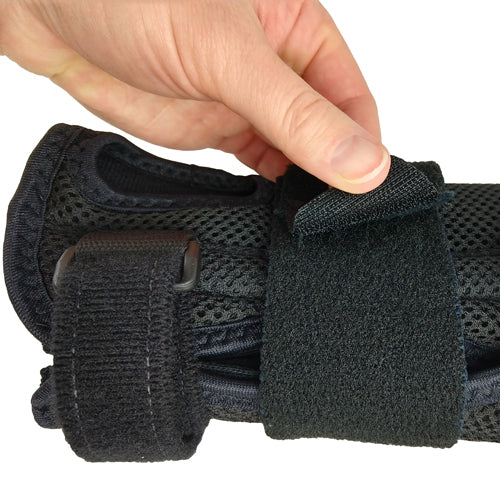 Blue Jay Dlx Wrist Brace Black for Carpal Tunnel Right Sm/Md